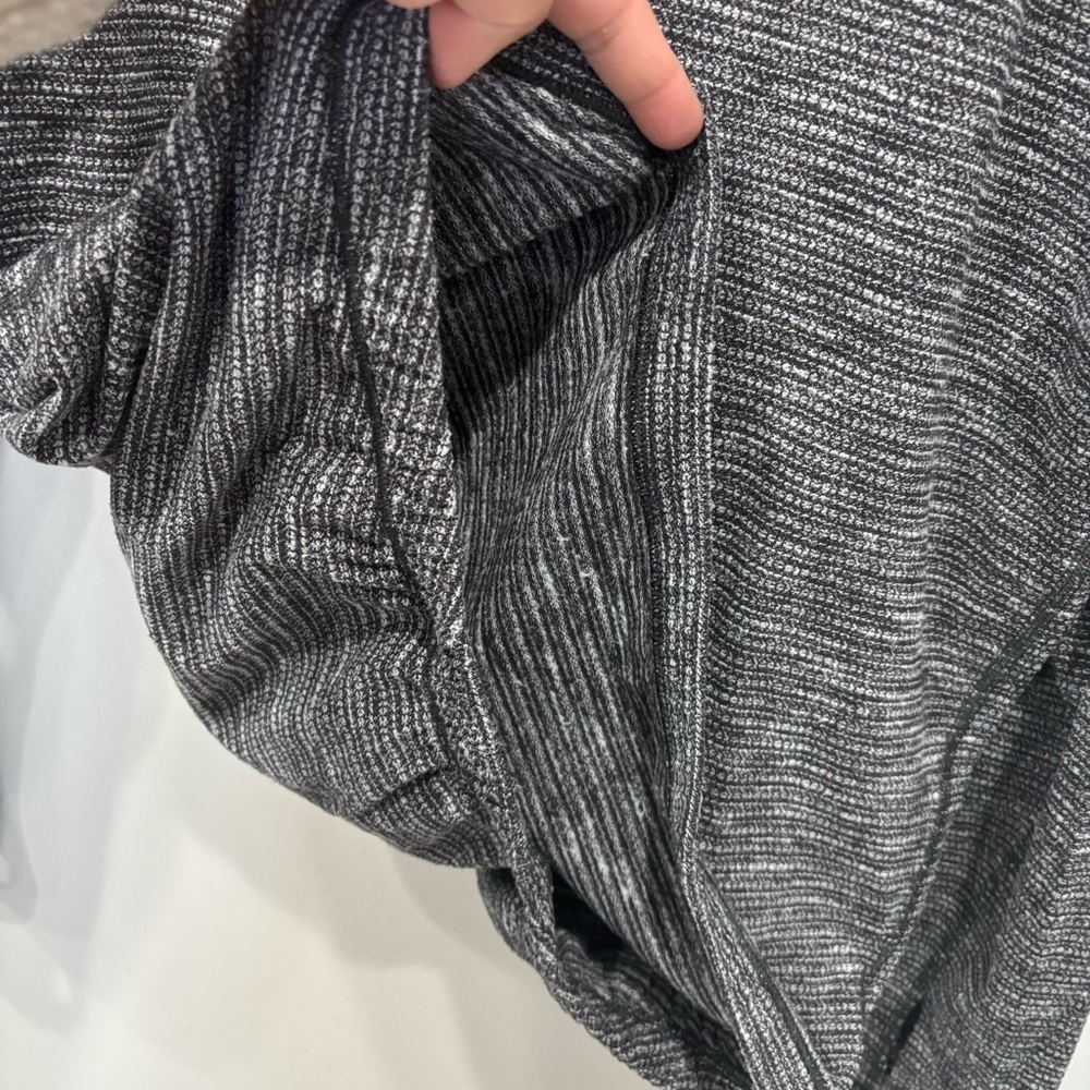 Lululemon Healthy Heart Pullover Sweater Women’s Size 6 - Picture 7 of 12